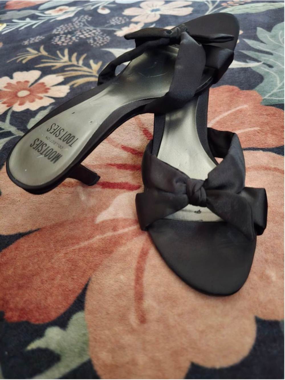 Mootsies Tootsies Black Bow Kitten Heel Mules Sandals Size 8.5 Lightly Worn